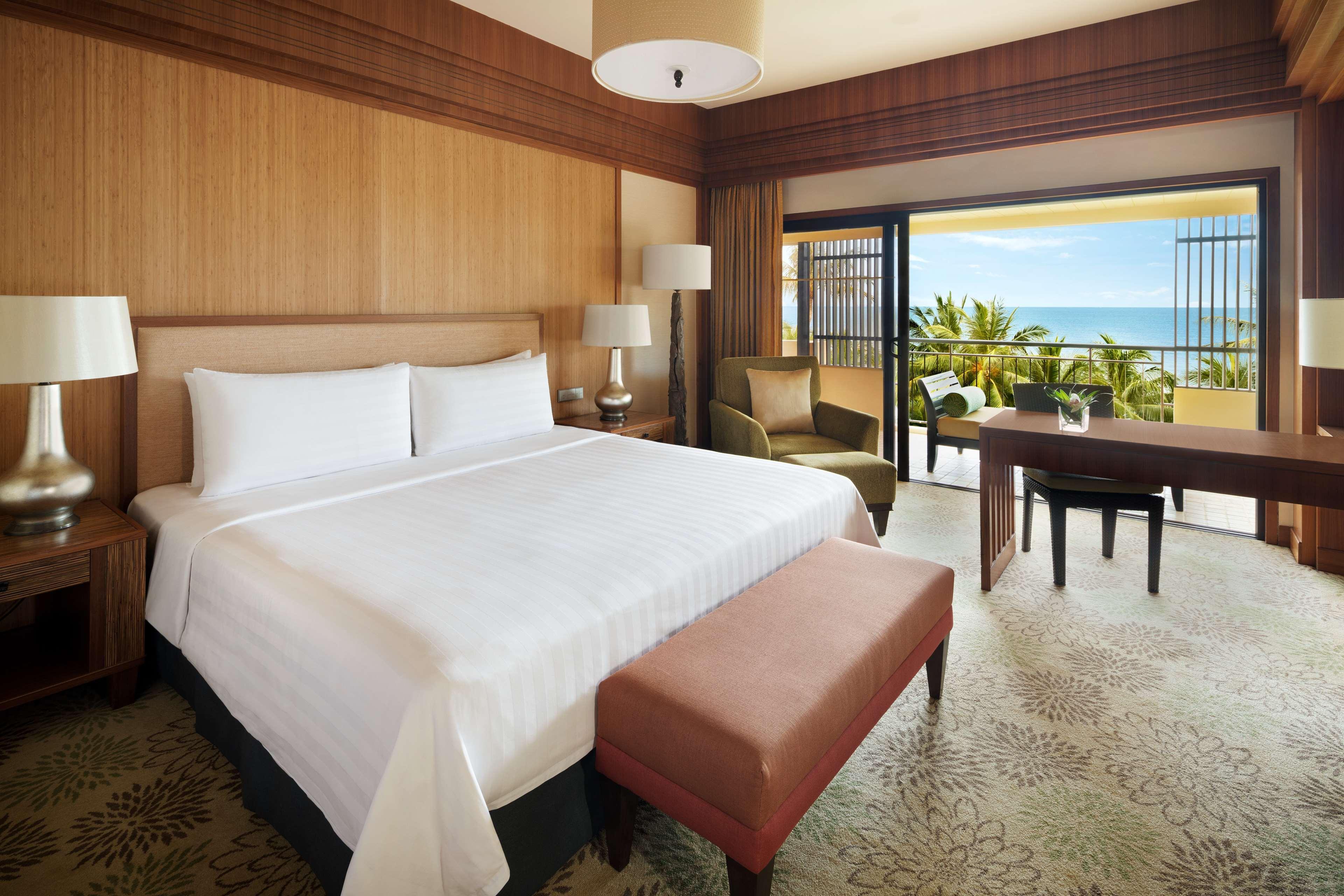 Shangri-La Rasa Sayang, Penang باتو فيرينغي المظهر الخارجي الصورة A guest room at the Hilton Maldives Iru Veli