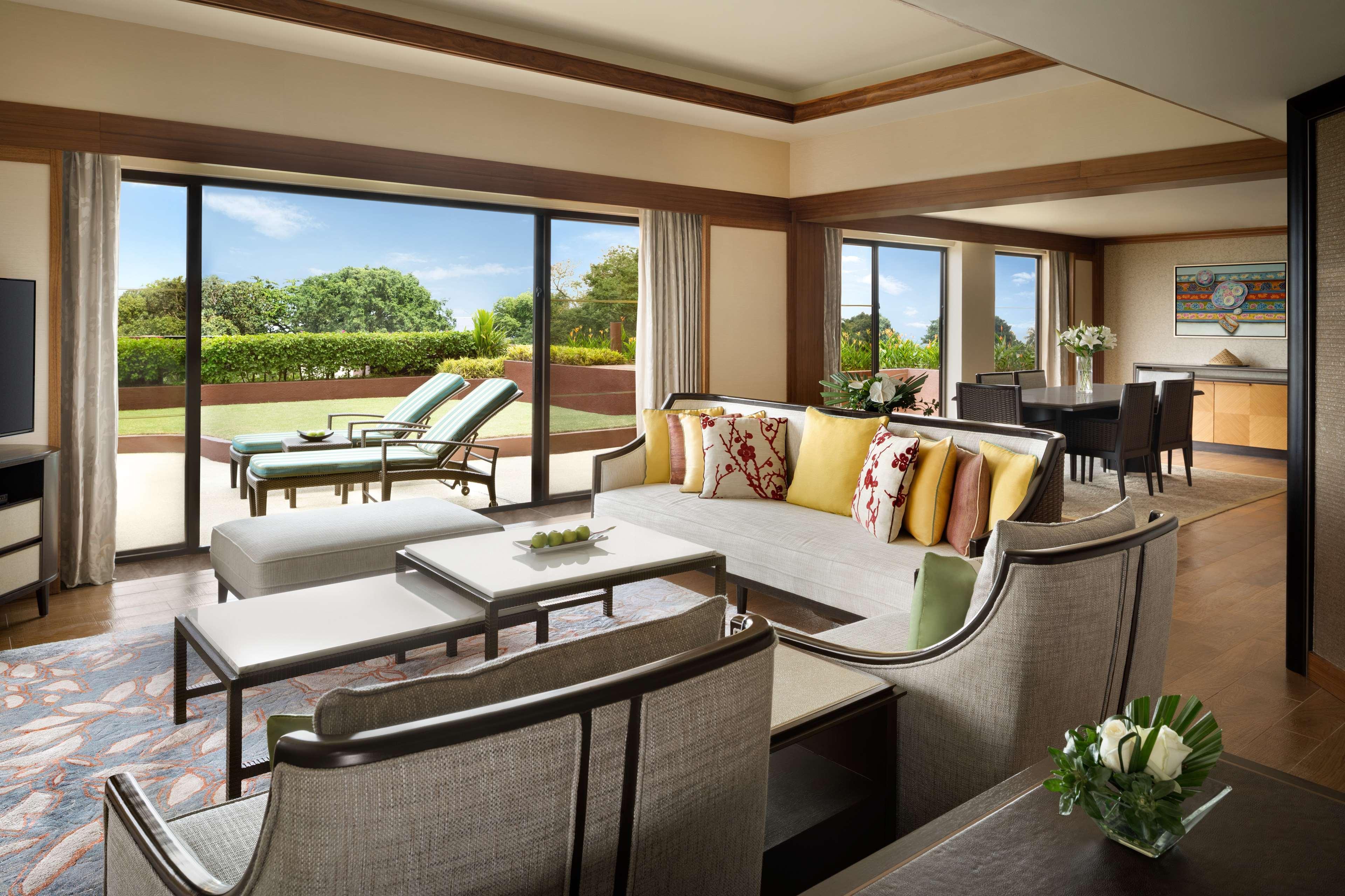Shangri-La Rasa Sayang, Penang باتو فيرينغي المظهر الخارجي الصورة A suite at The Oberoi, Mumbai