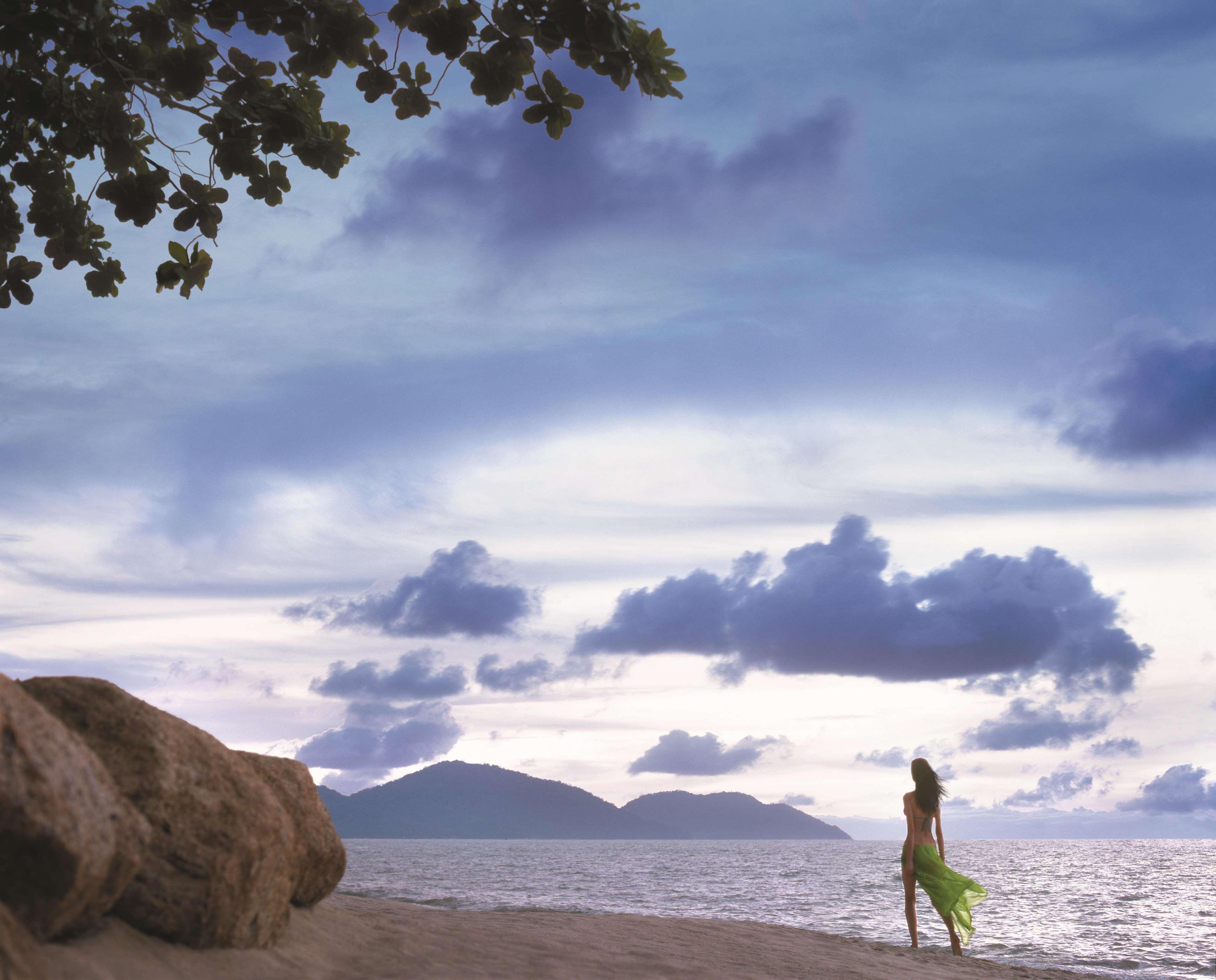 Shangri-La Rasa Sayang, Penang باتو فيرينغي المظهر الخارجي الصورة Sunset at the beach
