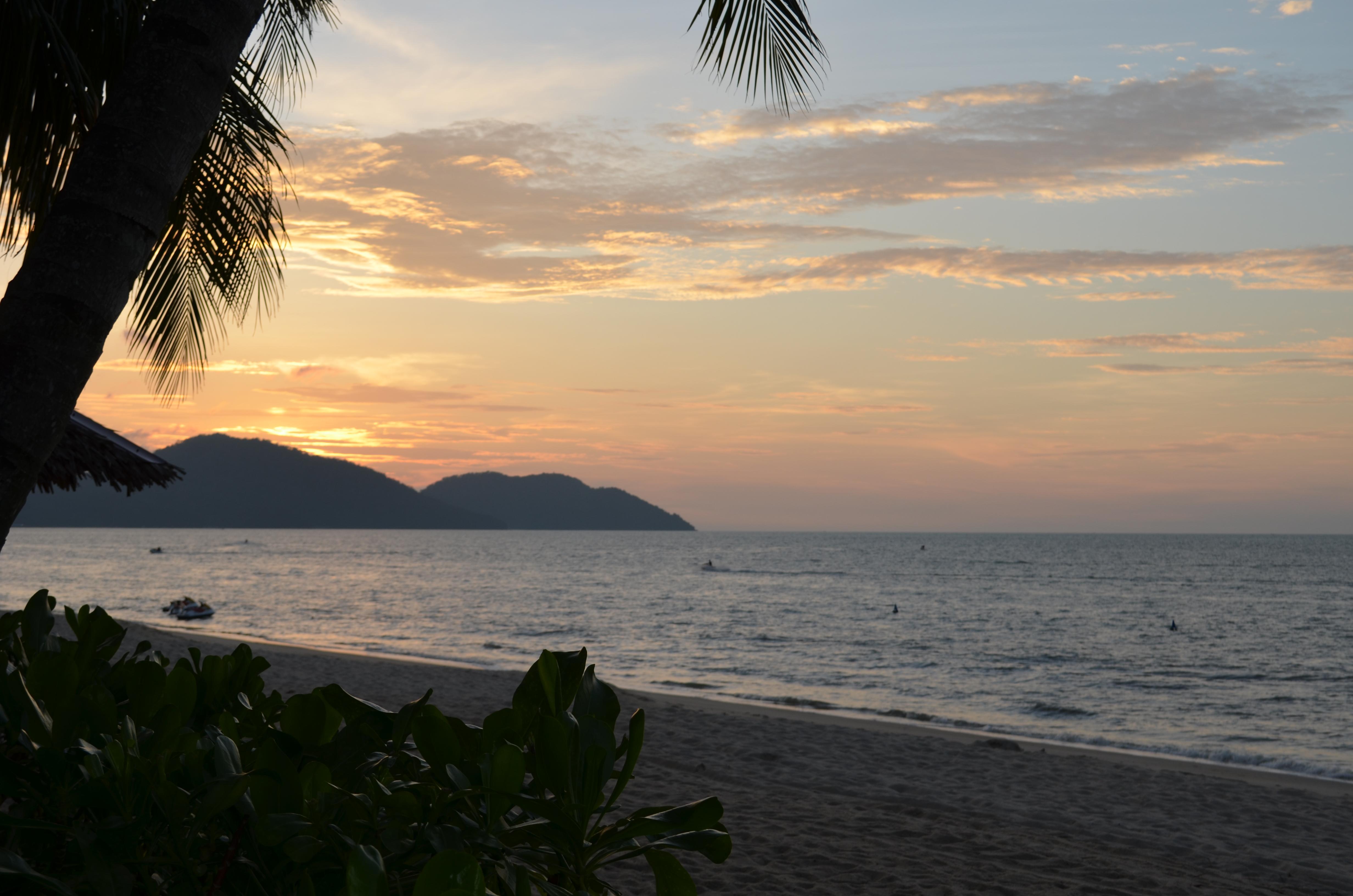 Shangri-La Rasa Sayang, Penang باتو فيرينغي المظهر الخارجي الصورة Sunset at Tanjung Pulai