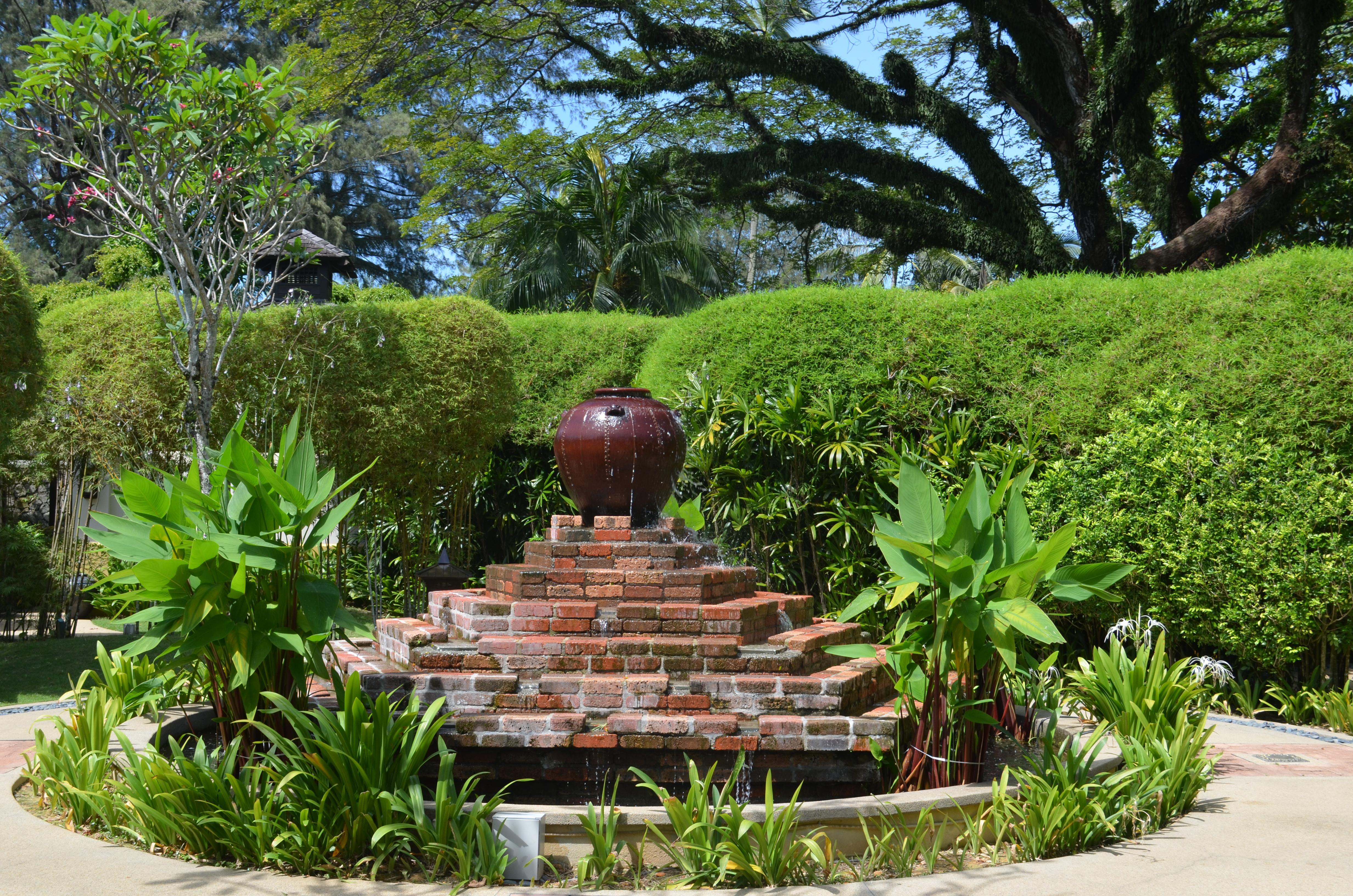 Shangri-La Rasa Sayang, Penang باتو فيرينغي المظهر الخارجي الصورة Fountain at the entrance of the park